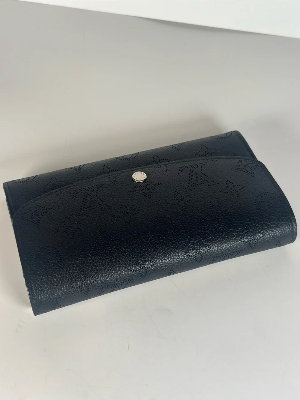 Louis Vuitton includes coa